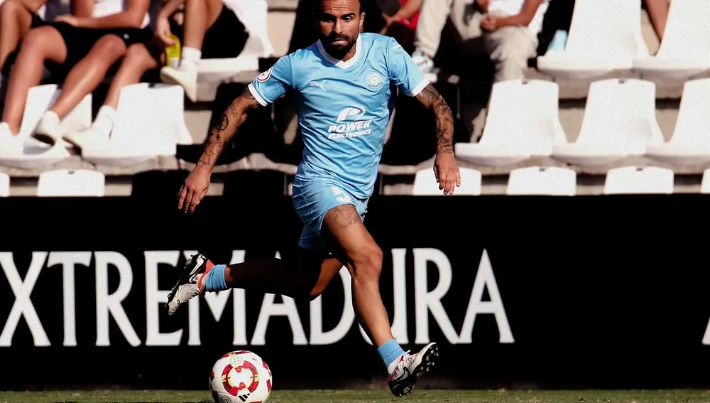 Javi Jiménez, jugador de la UD Ibiza en el partido frente a la AD Mérida Javi Jiménez, jugador de la UD Ibiza en el partido frente a la AD Mérida