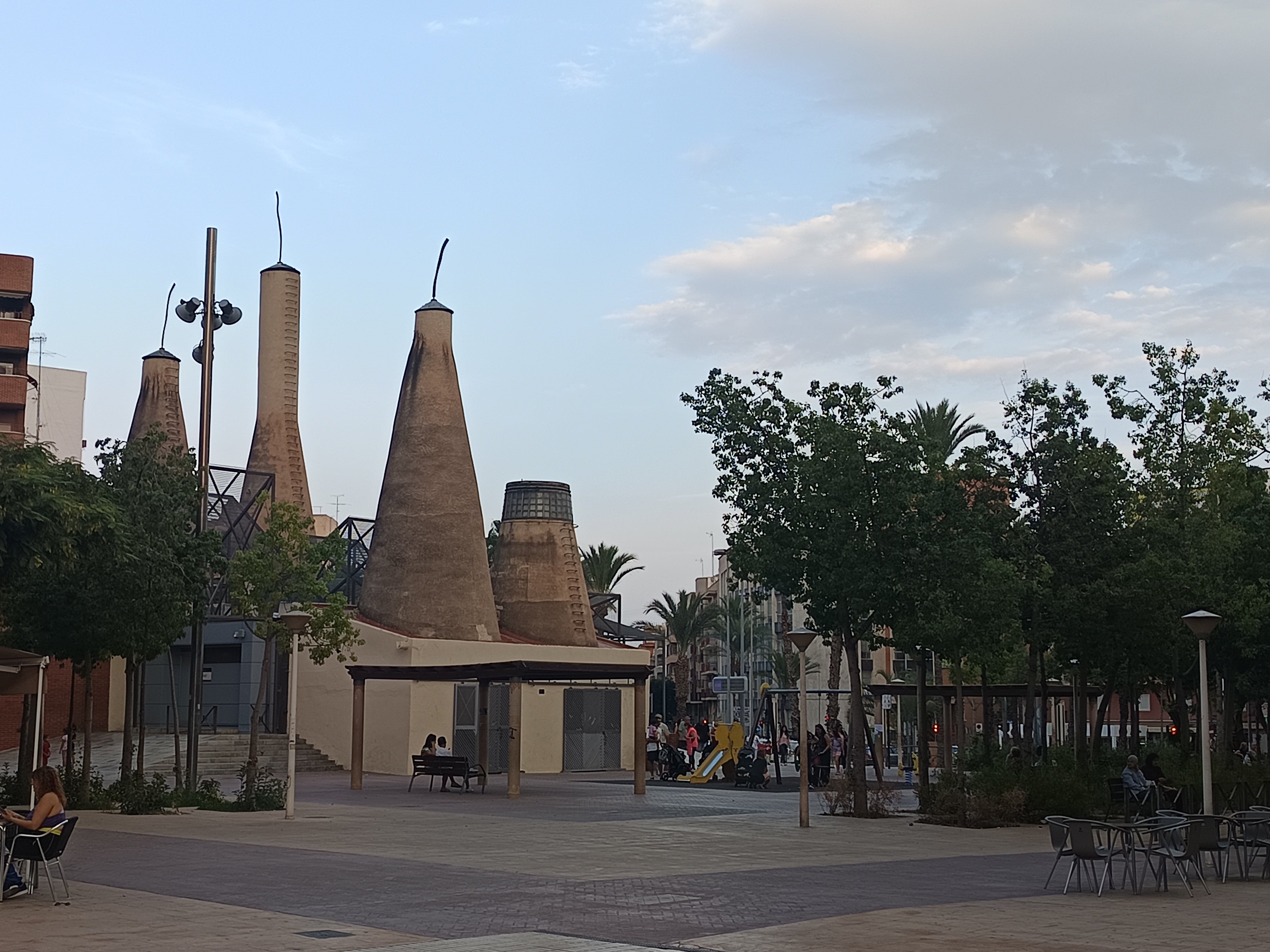 El termómetro continúa rondando los 30 grados centígrados en Elche, Crevillent y Santa Pola El termómetro continúa rondando los 30 grados centígrados en Elche, Crevillent y Santa Pola