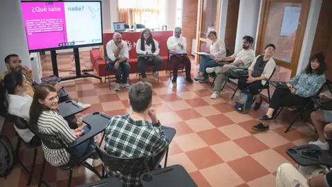 Fundación Triángulo presenta el proyecto “Qué sabe nadie” con testimonios de personas que han sido víctimas o perseguidas por su orientación sexual Fundación Triángulo presenta el proyecto “Qué sabe nadie” con testimonios de personas que han sido víctimas o perseguidas por su orientación sexual