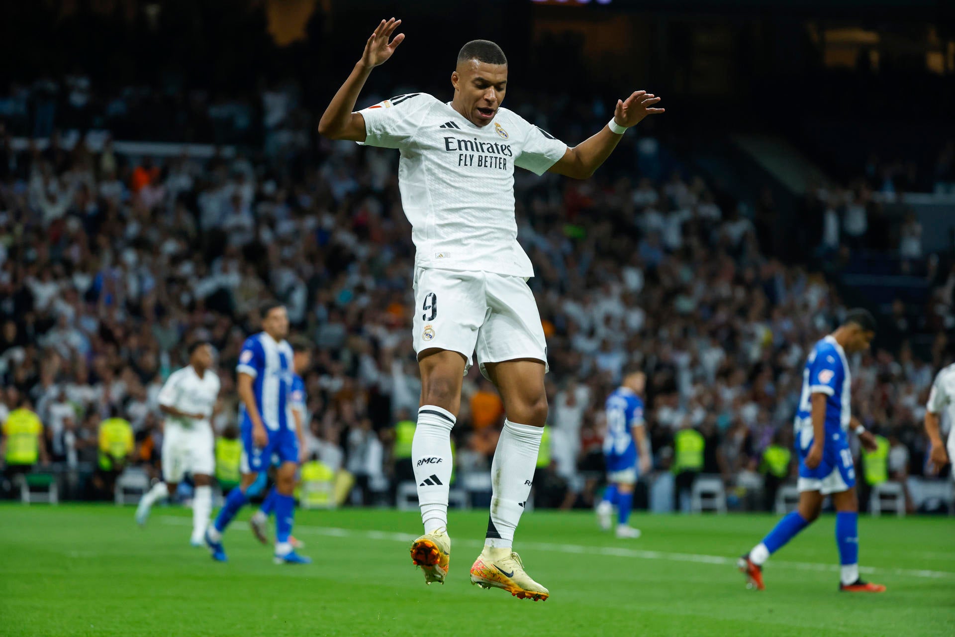 El Real Madrid se impone con susto al Alavés El Real Madrid se impone con susto al Alavés