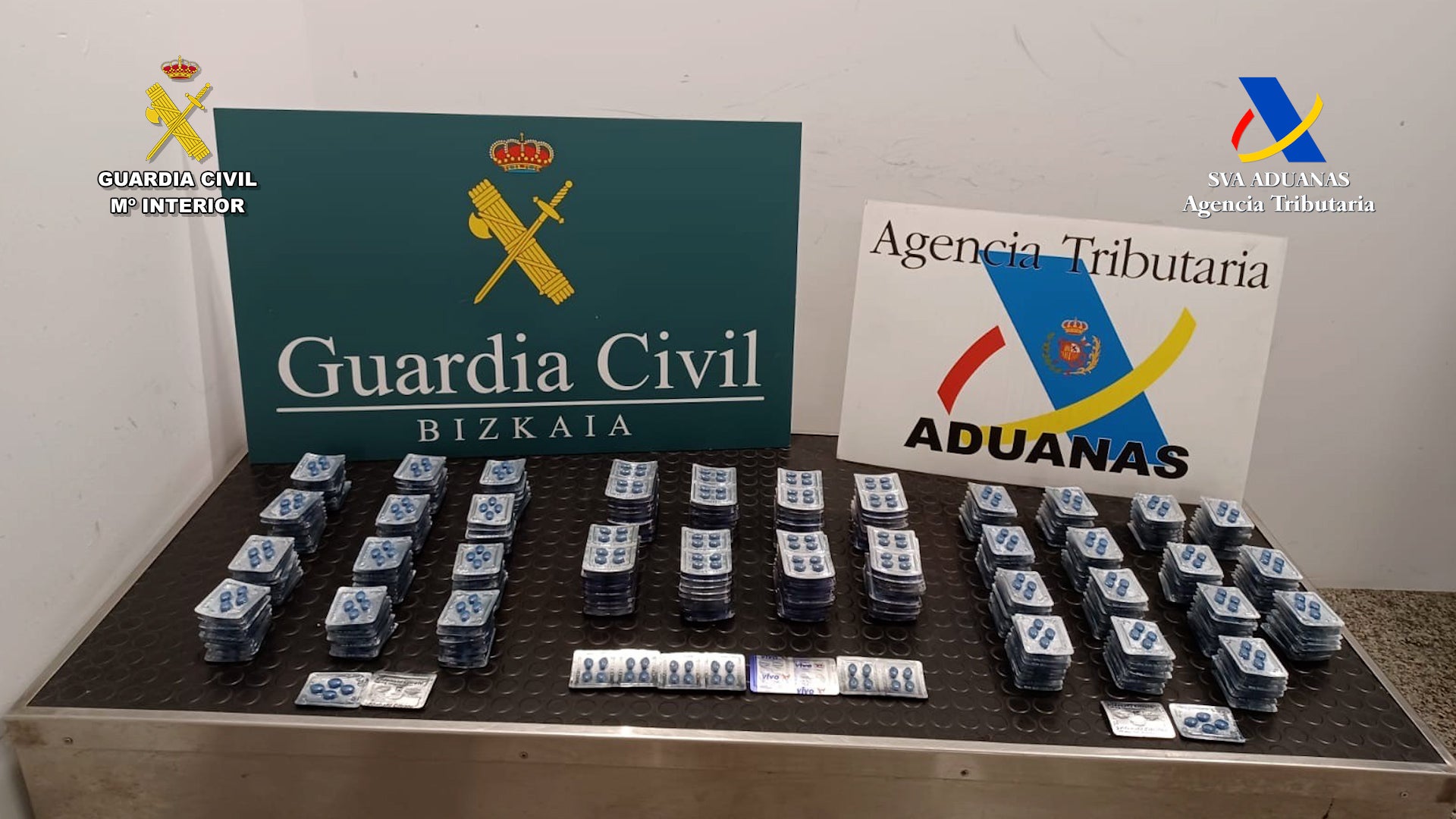 Interceptadas más de 600 pastillas de viagra en el aeropuerto de Loiu Interceptadas más de 600 pastillas de viagra en el aeropuerto de Loiu