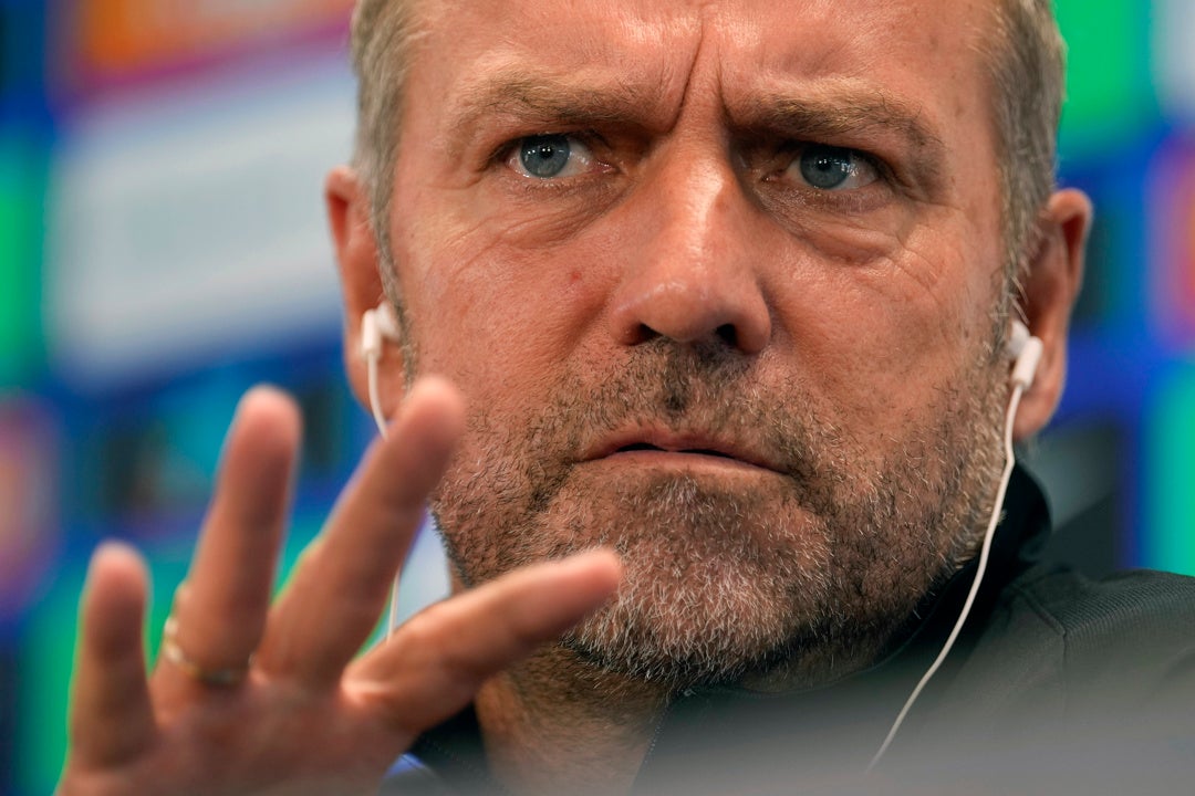 Hansi Flick: "Confiamos en Iñaki Peña, no nos sentimos presionados" Hansi Flick: "Confiamos en Iñaki Peña, no nos sentimos presionados"