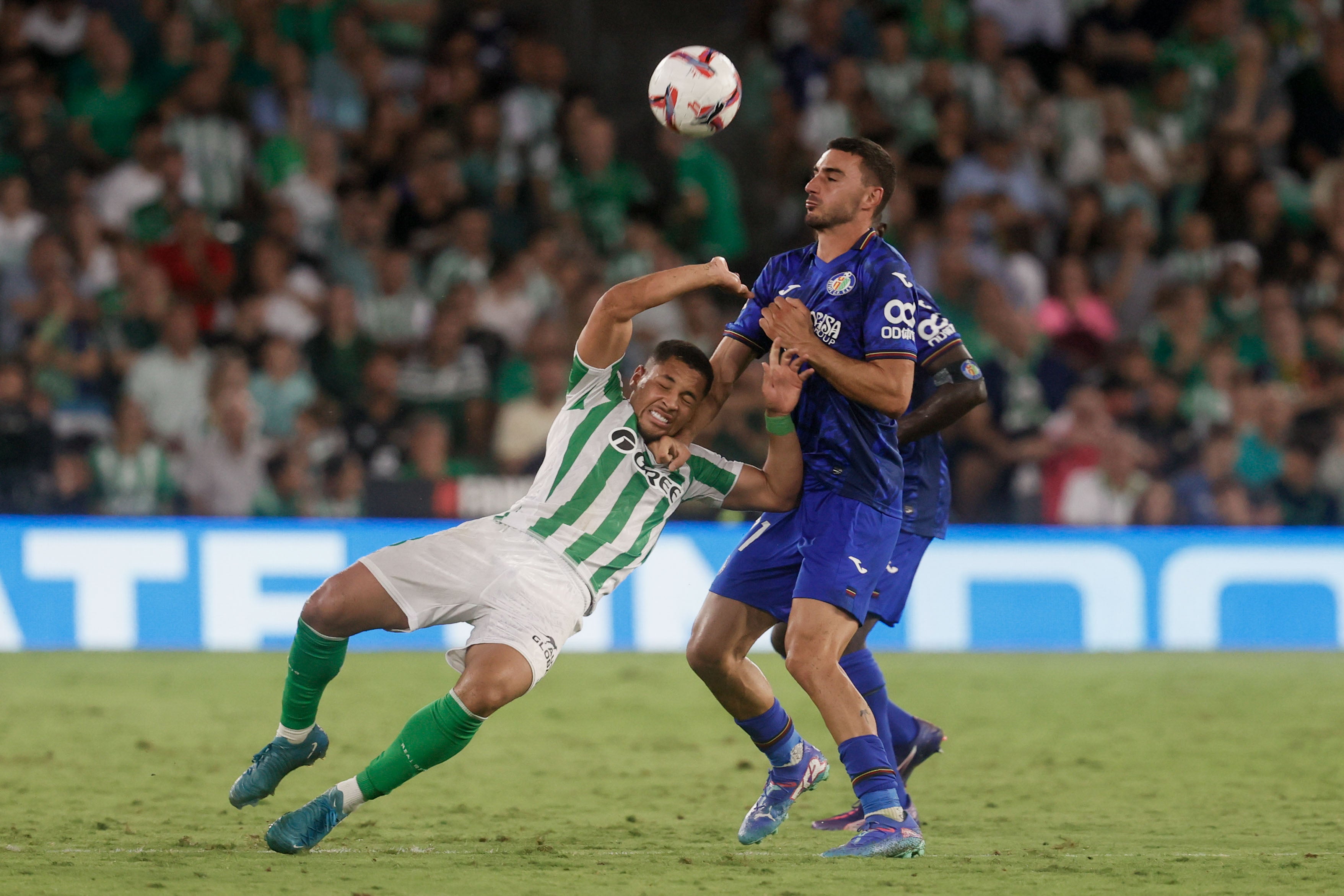 Vitor Roque, lesionado: cinco candidatos para la delantera bética en Las Palmas Vitor Roque, lesionado: cinco candidatos para la delantera bética en Las Palmas