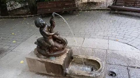 La fuente, ya en su lugar habitual La fuente, ya en su lugar habitual