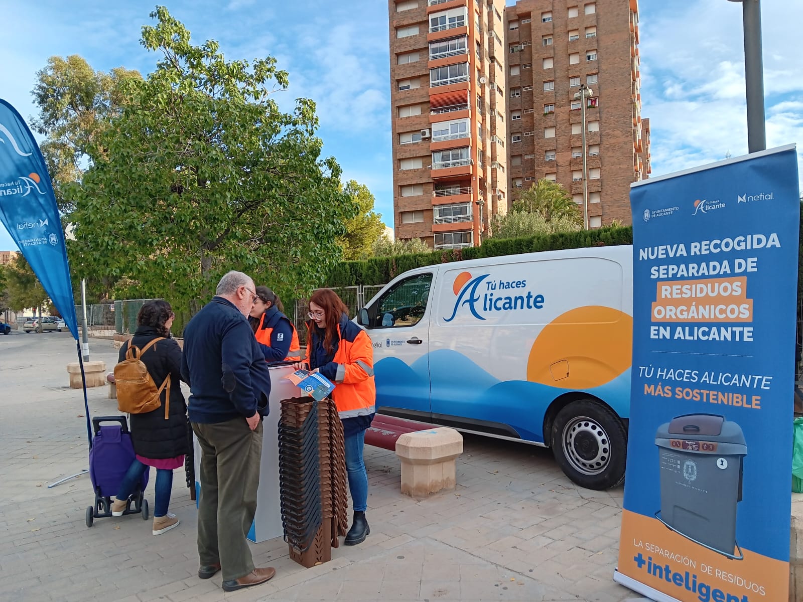 Alicante alcanza las 11.000 tarjetas para abrir el contenedor marrón Alicante alcanza las 11.000 tarjetas para abrir el contenedor marrón