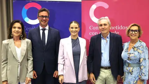 La presidenta del Govern, Marga Prohens, junto a responsables del Cercle d'economia de Mallorca. La presidenta del Govern, Marga Prohens, junto a responsables del Cercle d'economia de Mallorca.