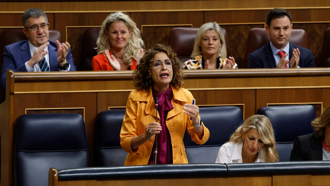 La vicepresidenta primera y Ministra de Hacienda y de Función Pública, María Jesús Montero, interviene en la sesión de control al Gobierno celebrada este miércoles en el Congreso. La vicepresidenta primera y Ministra de Hacienda y de Función Pública, María Jesús Montero, interviene en la sesión de control al Gobierno celebrada este miércoles en el Congreso.