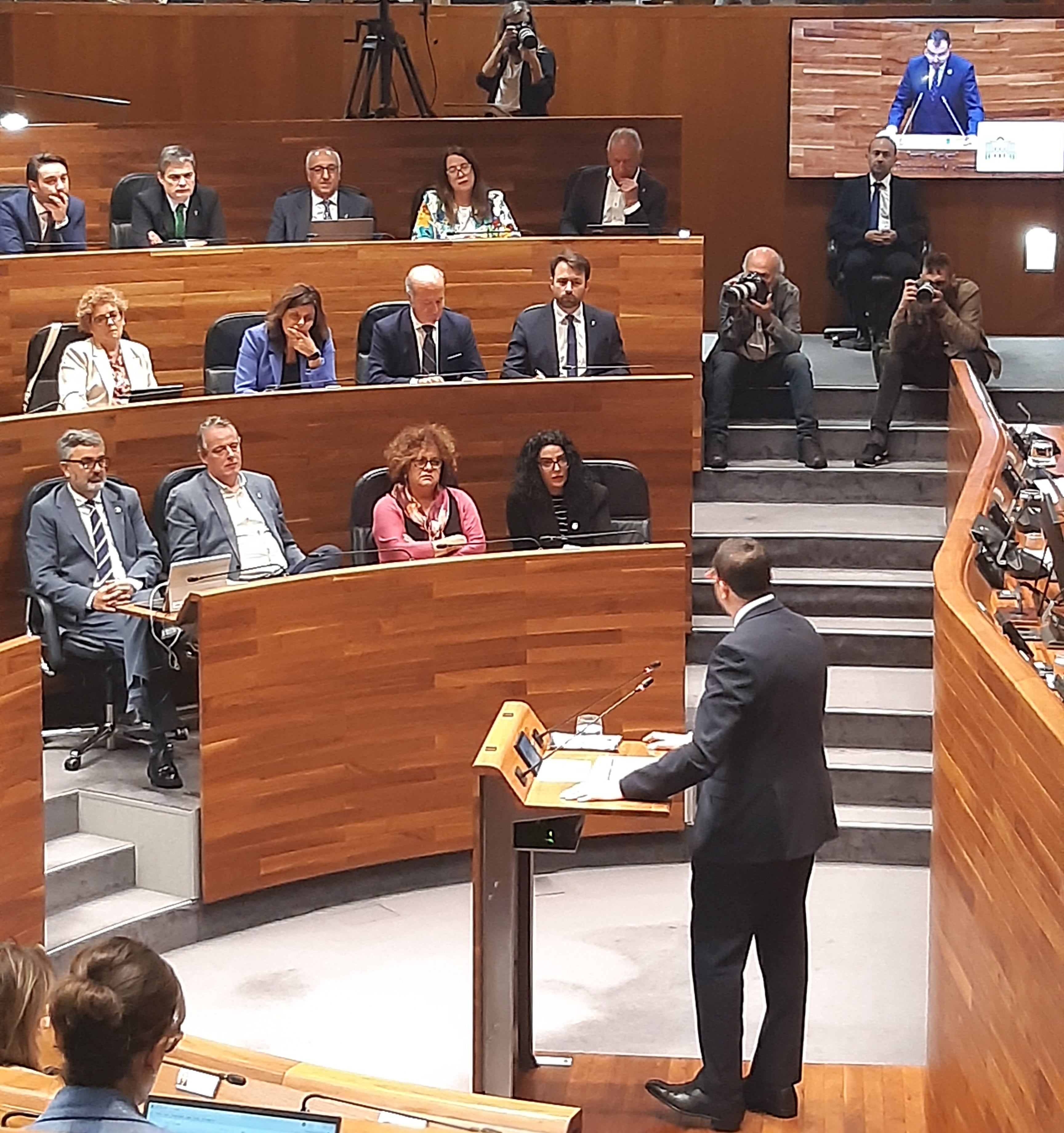 Barbón anuncia una ampliación de deducciones de IRPF y elude posicionarse sobre el pacto catalán por falta de datos Barbón anuncia una ampliación de deducciones de IRPF y elude posicionarse sobre el pacto catalán por falta de datos