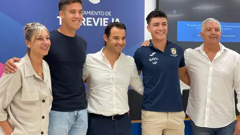 El Ayuntamiento de Torrevieja realiza una recepción oficial a los remeros Ander Martín y Marco Liarte Deportes
