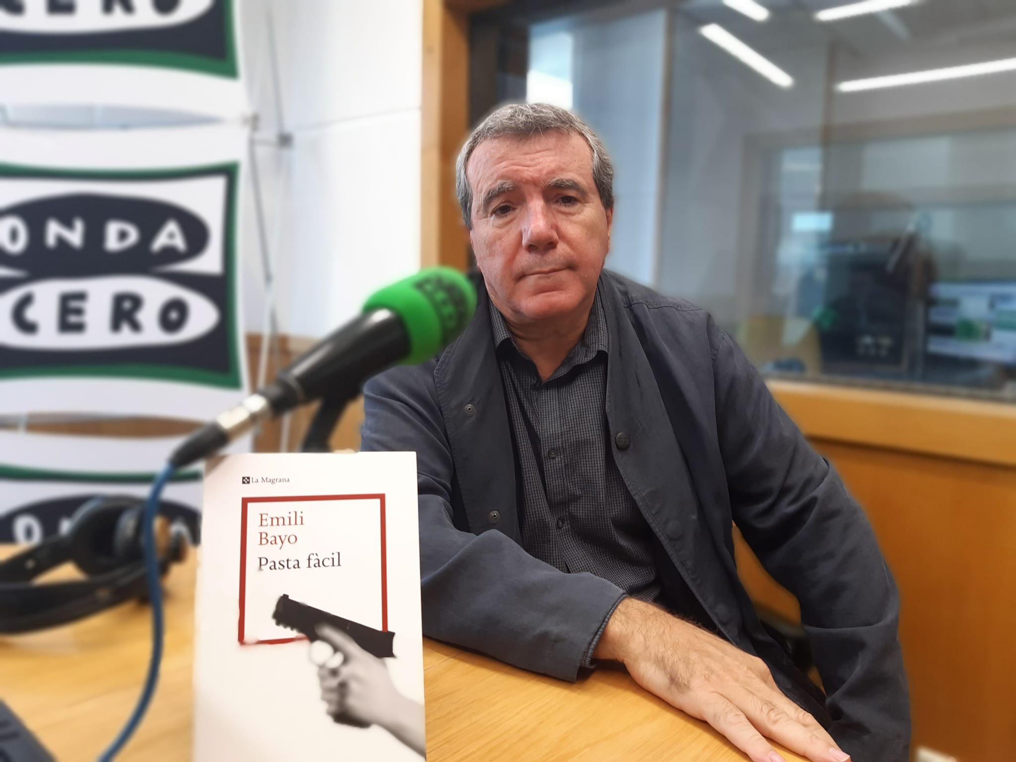 Emili Bayo torna a captivar amb 'Pasta fàcil' amb personatges memorables i una trama de corrupció i energies renovables Emili Bayo torna a captivar amb 'Pasta fàcil' amb personatges memorables i una trama de corrupció i energies renovables