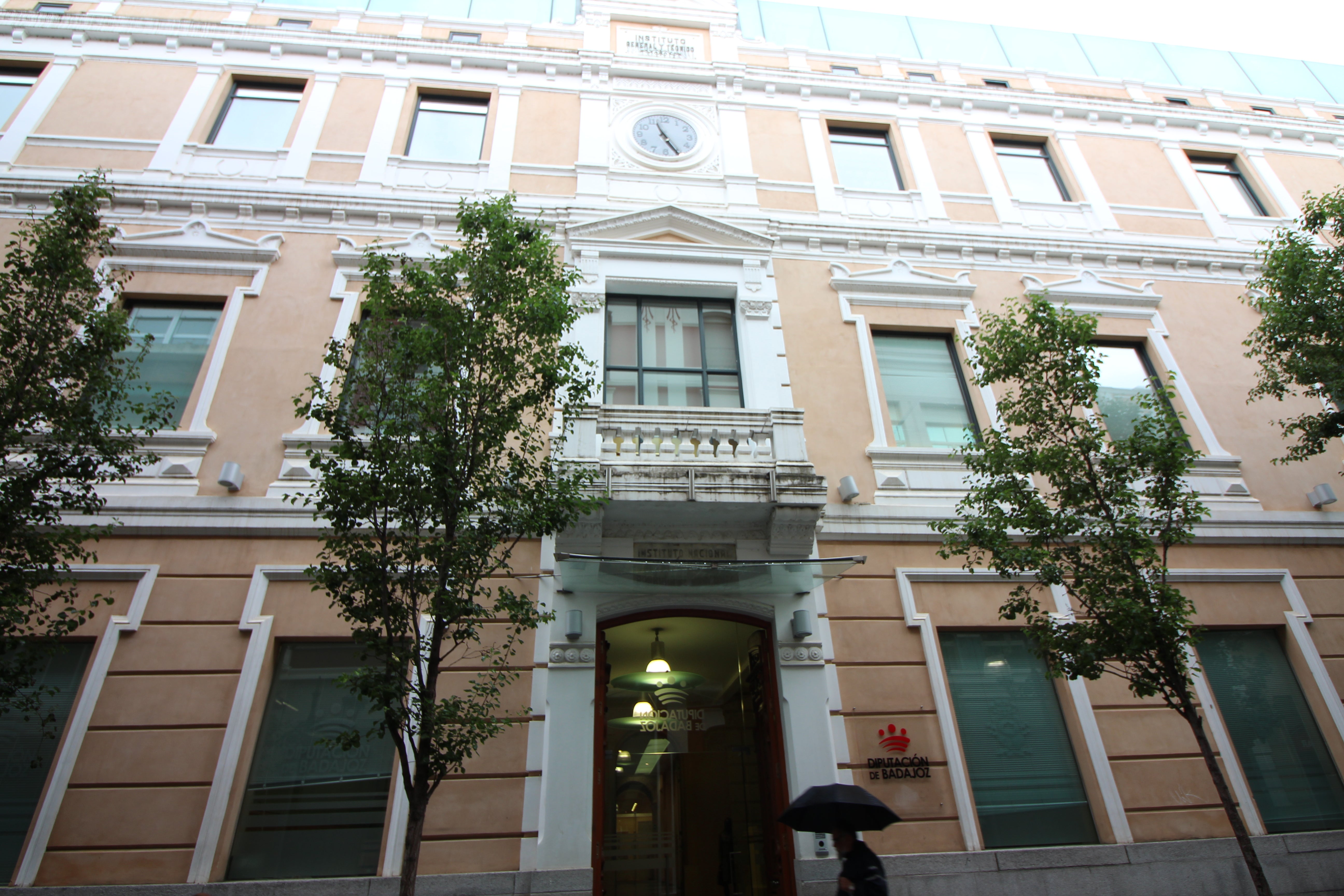 La UCO regresa a la Diputación de Badajoz para seguir recabando información sobre la contratación del hermano de Pedro Sánchez La UCO regresa a la Diputación de Badajoz para seguir recabando información sobre la contratación del hermano de Pedro Sánchez