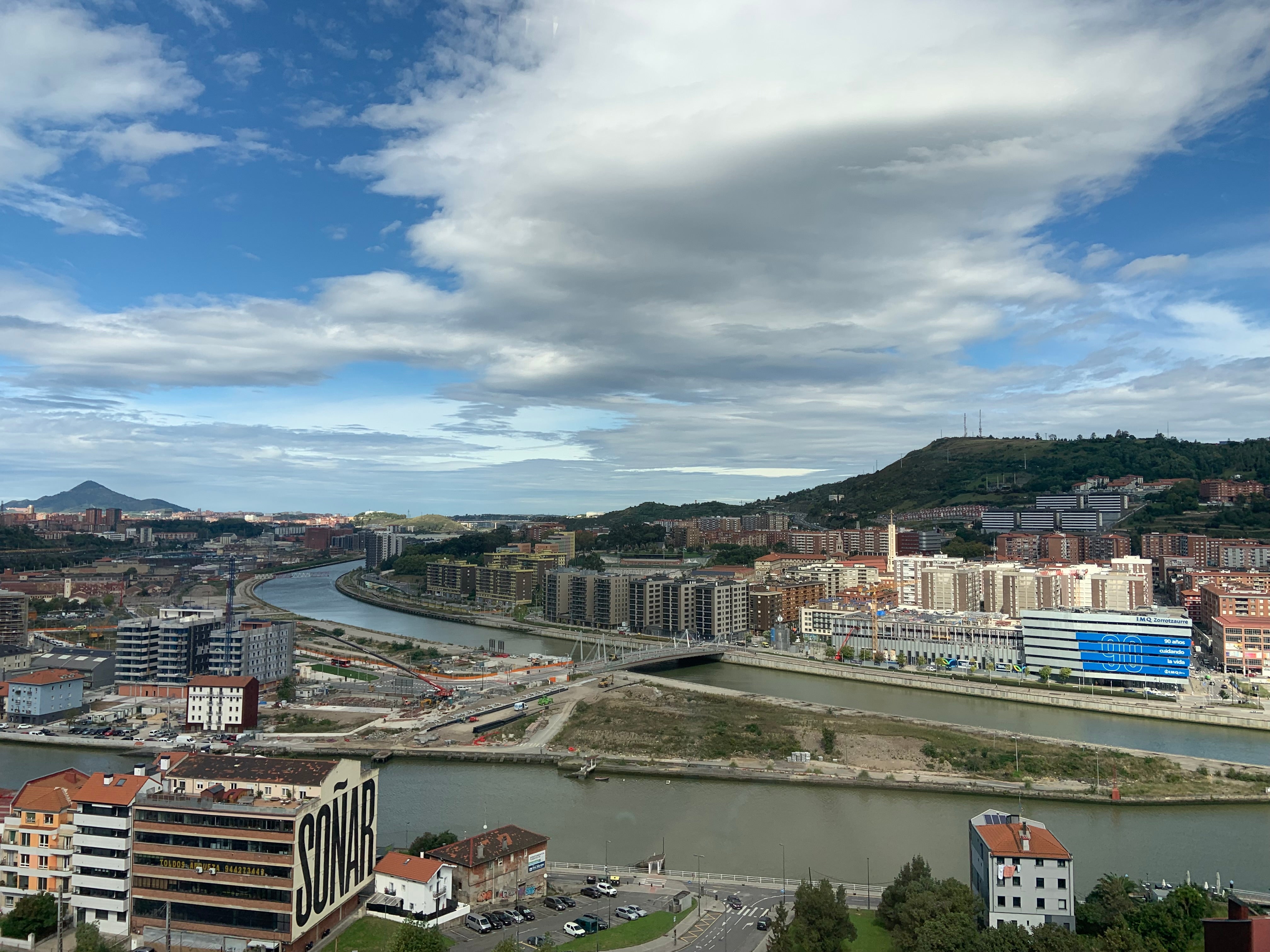 La borrasca Aitor deja mútiples incidencias por el viento en Euskadi La borrasca Aitor deja mútiples incidencias por el viento en Euskadi