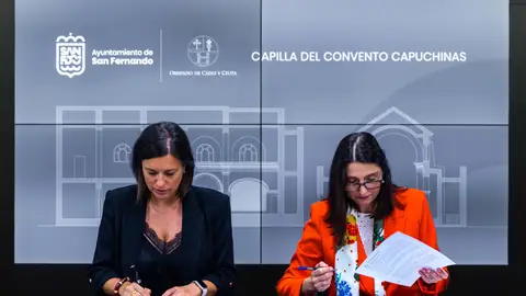 Patricia Cavada en el instante de la firma del convenio Patricia Cavada en el instante de la firma del convenio
