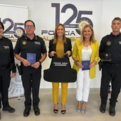 La alcaldesa de Almassora, María Tormo, junto a la Policía Local. La alcaldesa de Almassora, María Tormo, junto a la Policía Local.