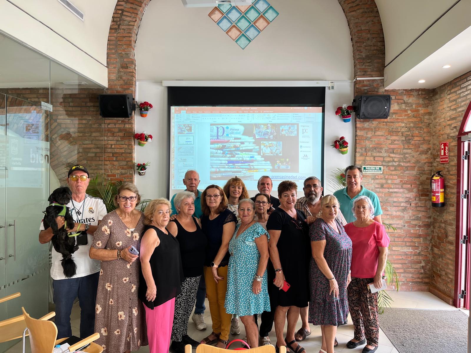 'Prensa sin edad’: El curso que acerca las nuevas tecnologías a los más mayores para romper con la brecha digital 'Prensa sin edad’: El curso que acerca las nuevas tecnologías a los más mayores para romper con la brecha digital