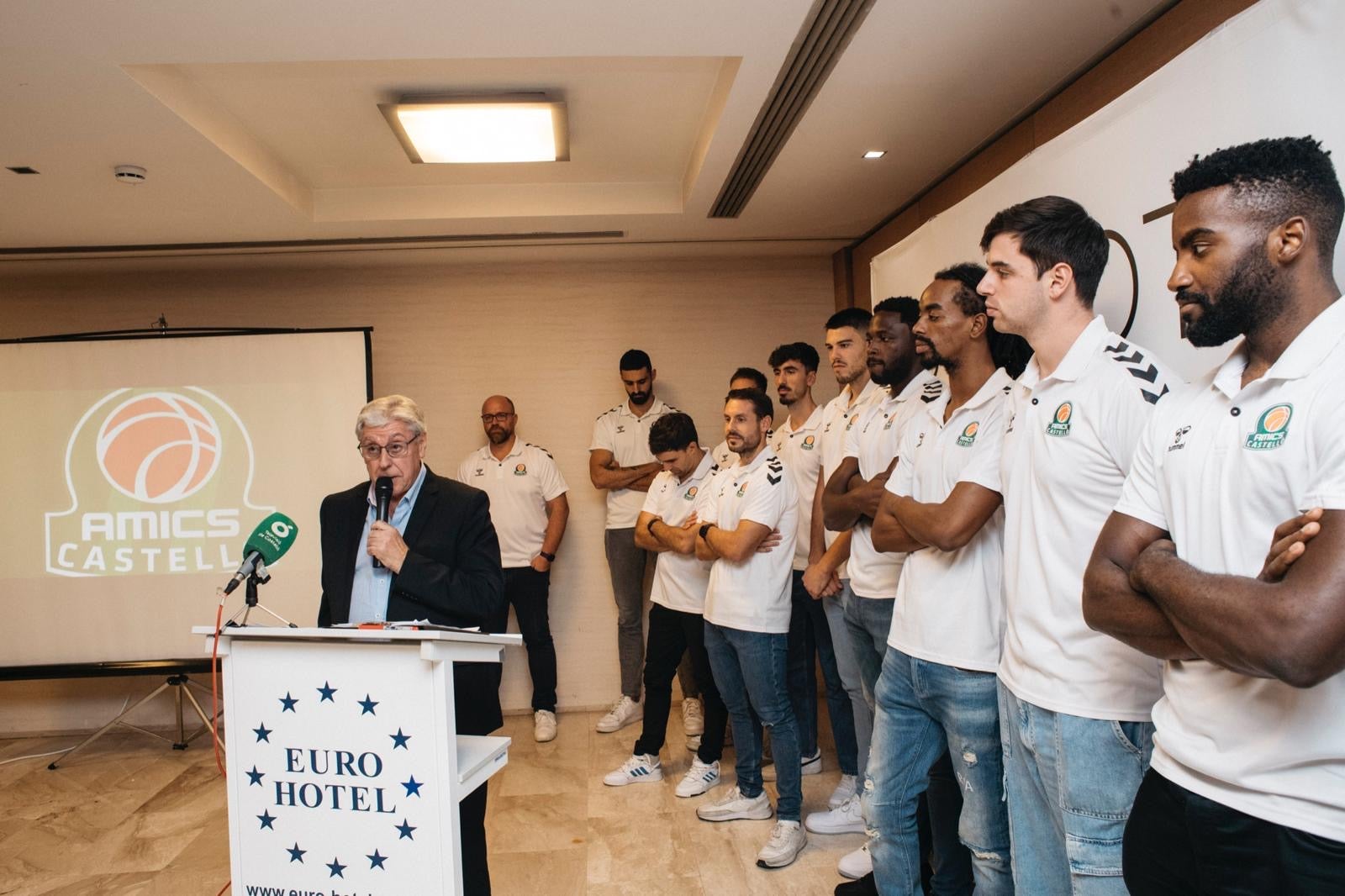 Amics encara su décima temporada en la segunda categoría del baloncesto español Amics encara su décima temporada en la segunda categoría del baloncesto español
