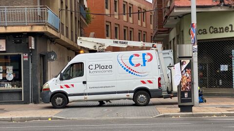 Colocaci&oacute;n del cableado en el paseo de la Estaci&oacute;n