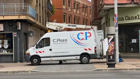 Colocación del cableado en el paseo de la Estación Colocación del cableado en el paseo de la Estación