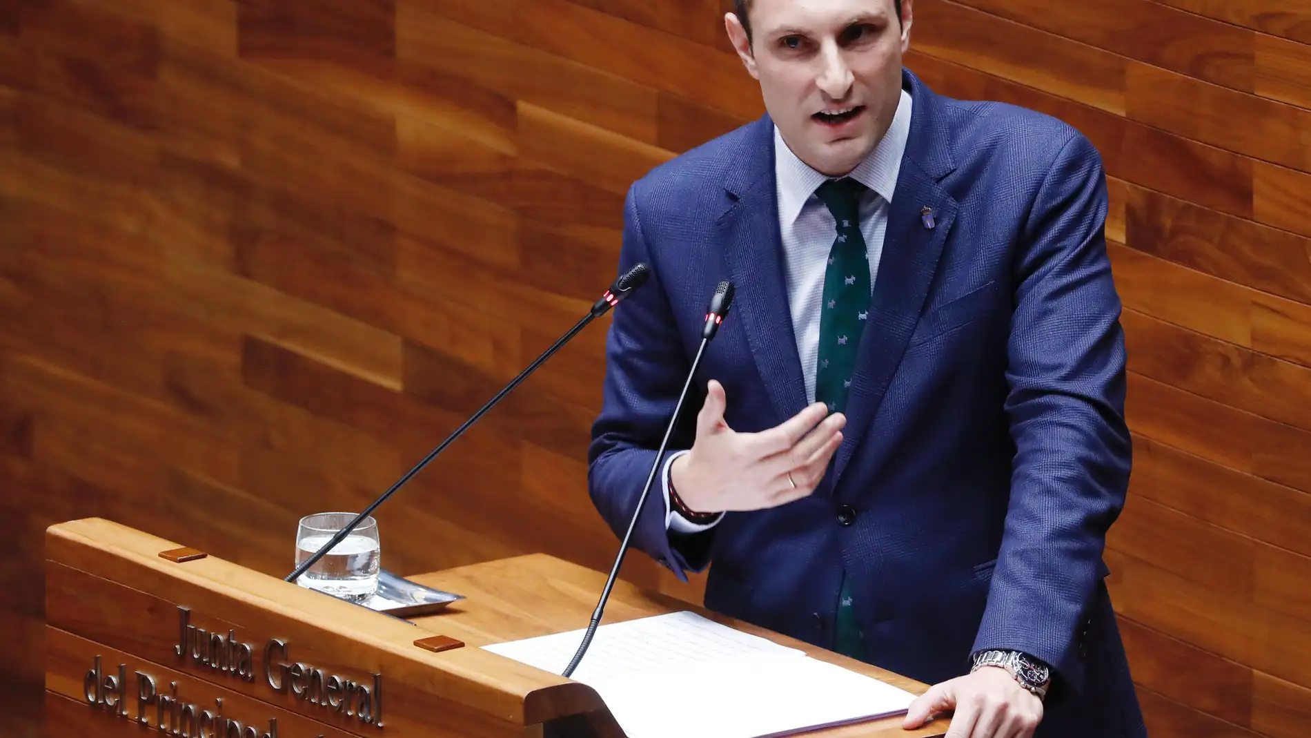 Adrián Pumares. Adrián Pumares.