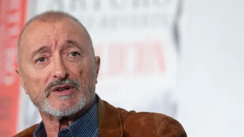 Arturo Pérez Reverte, escritor español Arturo Pérez Reverte, escritor español