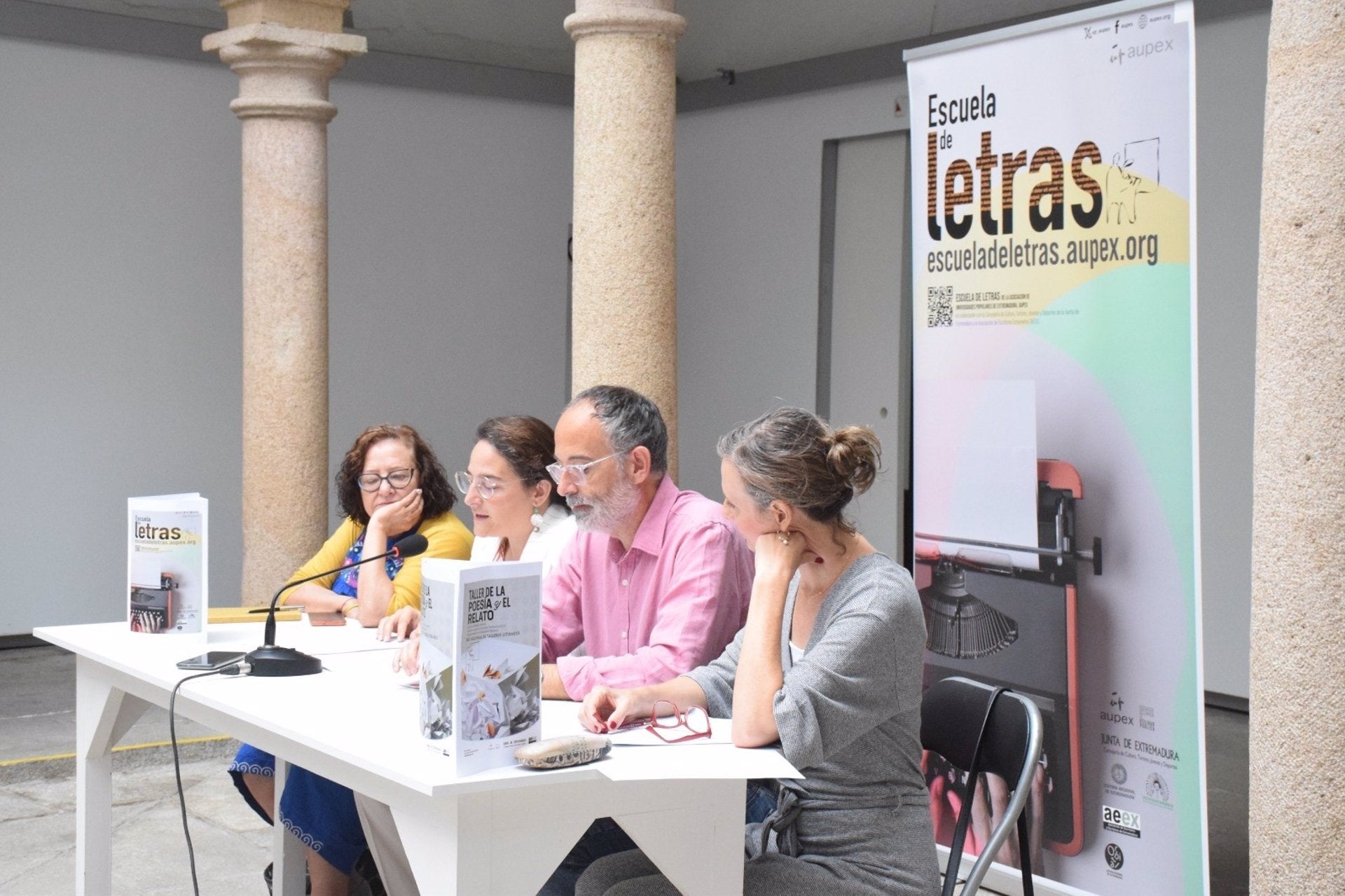 La Escuela de Letras de las universidades populares contarán con presentaciones de libros y encuentros con autores La Escuela de Letras de las universidades populares contarán con presentaciones de libros y encuentros con autores