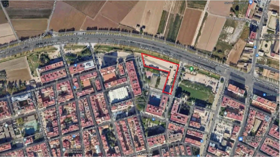 El Ayuntamiento adjudica las obras para convertir en aparcamiento un solar junto al mercado de Torrefiel El Ayuntamiento adjudica las obras para convertir en aparcamiento un solar junto al mercado de Torrefiel