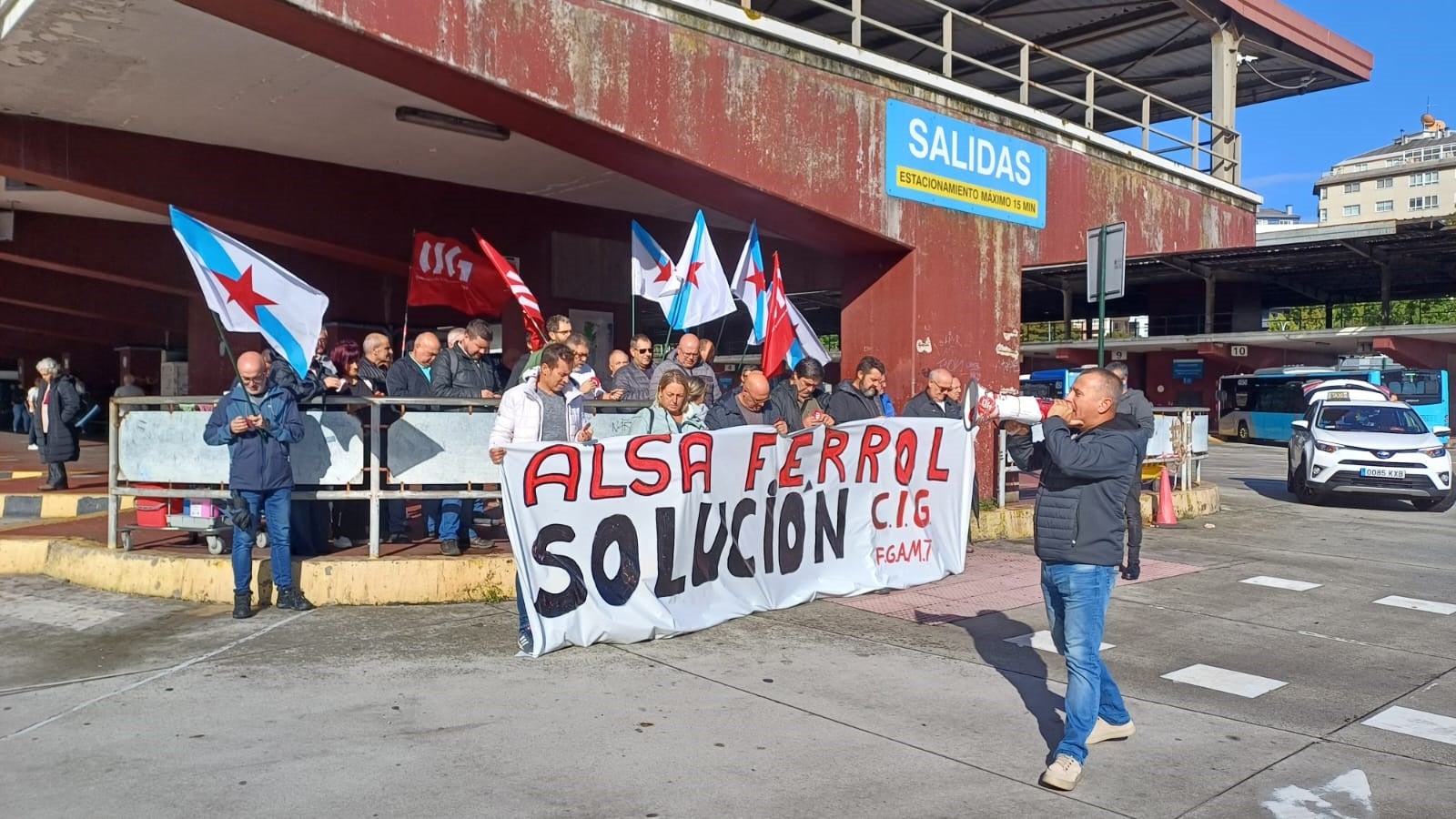 Los sindicatos reclaman equiparación de salarios en los buses urbanos de Ferrol y la reducción de la jornada laboral Los sindicatos reclaman equiparación de salarios en los buses urbanos de Ferrol y la reducción de la jornada laboral
