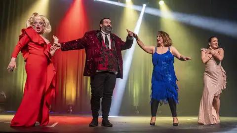 La Sala Trajano de Mérida ofrece este fin de semana un espectáculo de folklore y flamenco y un "vodevil hilarante" La Sala Trajano de Mérida ofrece este fin de semana un espectáculo de folklore y flamenco y un "vodevil hilarante"