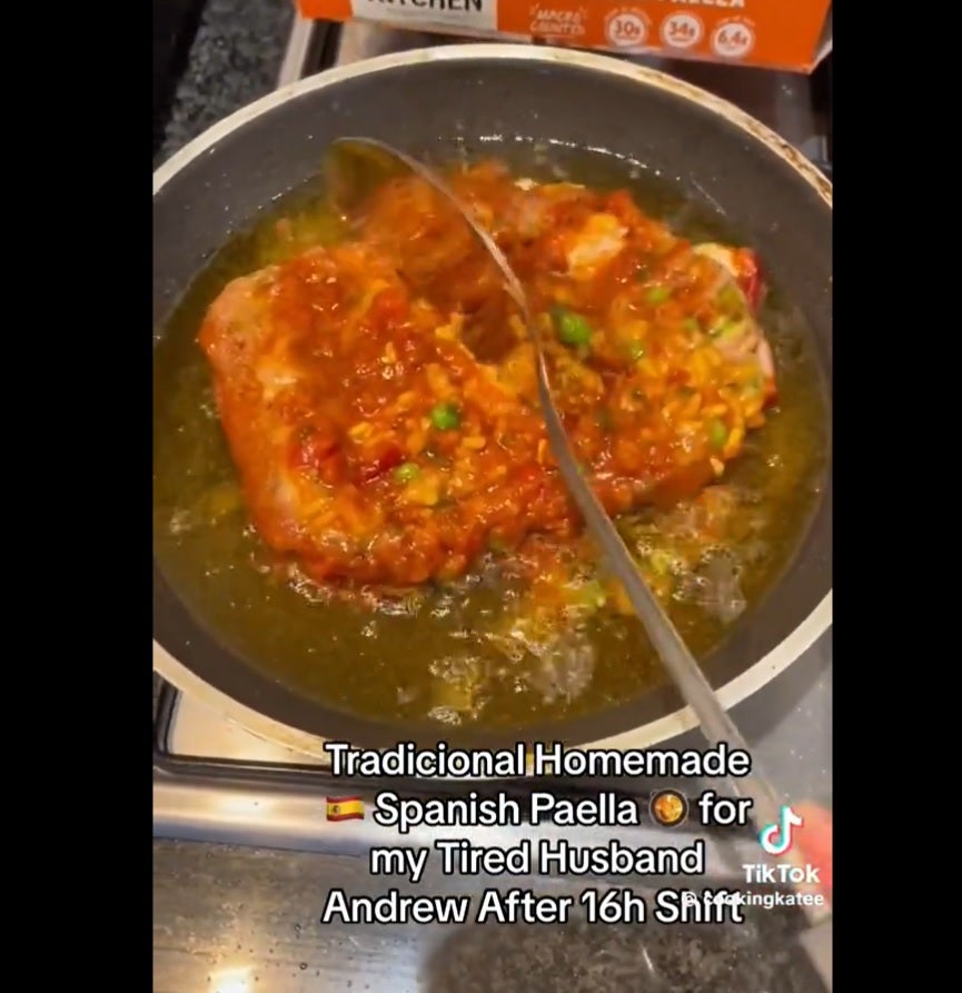 Cocina la paella más indignante y las reacciones no perdonan: "Se me ha atorado una arteria" Cocina la paella más indignante y las reacciones no perdonan: "Se me ha atorado una arteria"