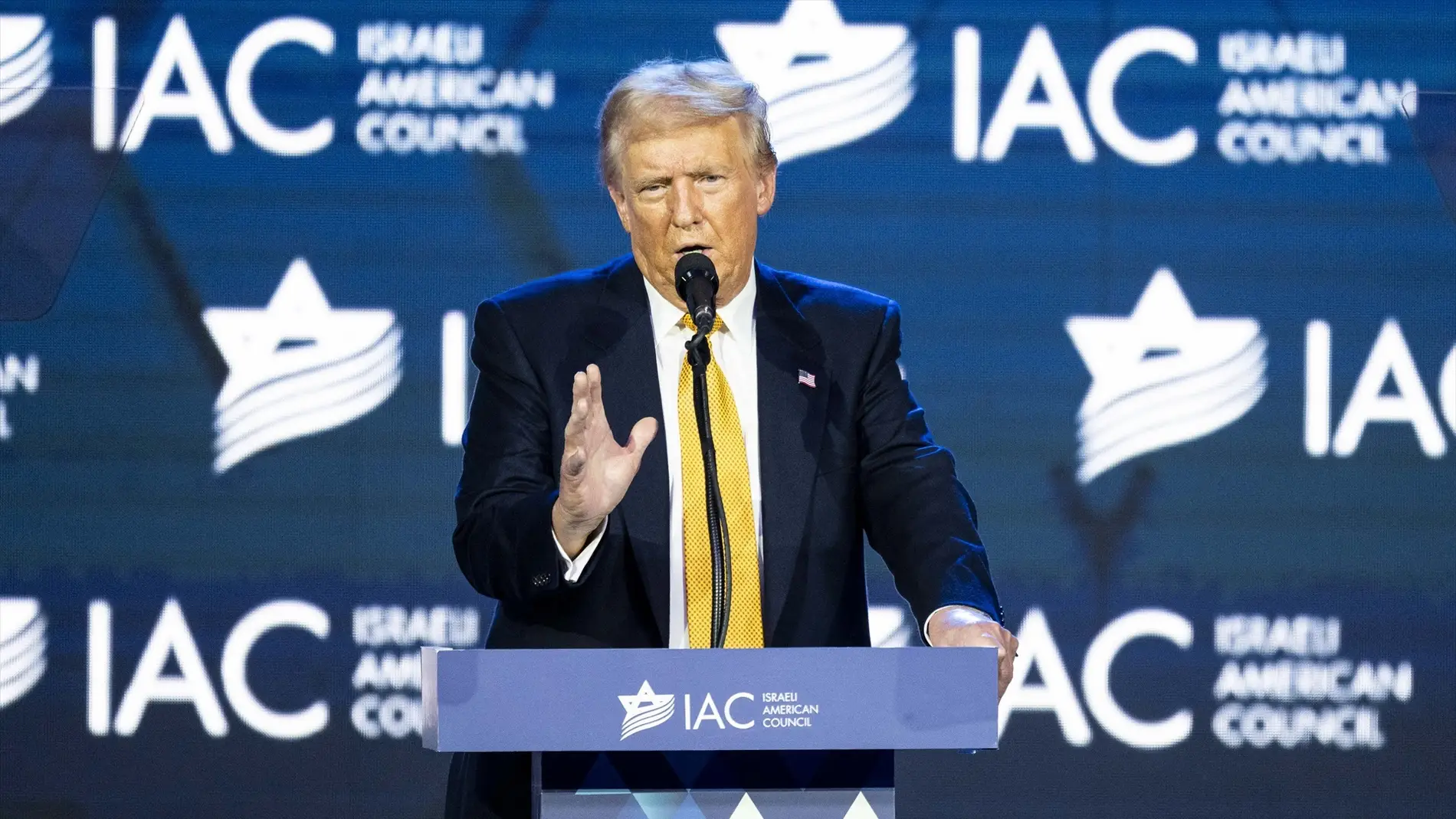 Donald Trump en una conferencia de prensa de la IAC | Foto: CNN Donald Trump en una conferencia de prensa de la IAC | Foto: CNN