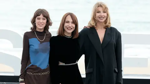 Alba Planas, Paula Ortiz y Najwa Nimri posan en el photocall del Festival de San Sebastián 2024 Alba Planas, Paula Ortiz y Najwa Nimri posan en el photocall del Festival de San Sebastián 2024