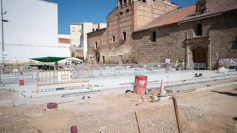 Plaza de la Basílica de Santa Eulalia en obras, imagen de archivo Plaza de la Basílica de Santa Eulalia en obras, imagen de archivo