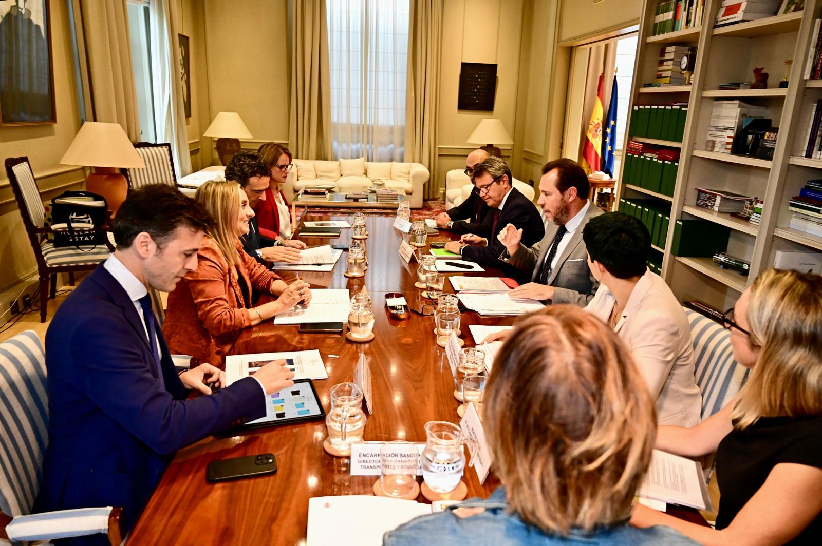 Marifran Carazo, alcaldesa de Granada: "El soterramiento es una de las fórmulas para integrar el ferrocarril en las ciudades y hemos avanzado en la definición del objetivo" Marifran Carazo, alcaldesa de Granada: "El soterramiento es una de las fórmulas para integrar el ferrocarril en las ciudades y hemos avanzado en la definición del objetivo"