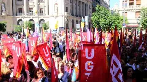 Els sindicats passen de negociar als despatxos a mobilitzar-se al carrer Els sindicats passen de negociar als despatxos a mobilitzar-se al carrer