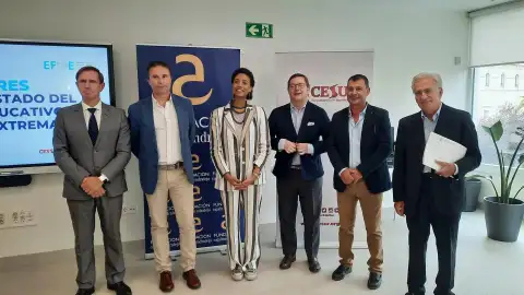 Extremadura ha reducido durante la última década en más de 14 puntos el porcentaje de jóvenes que ni estudia ni trabaja Extremadura ha reducido durante la última década en más de 14 puntos el porcentaje de jóvenes que ni estudia ni trabaja