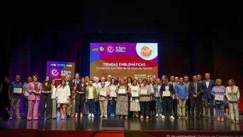 Extremadura celebra con éxito su II Foro del Comercio y distingue a medio centenar de profesionales del sector Extremadura celebra con éxito su II Foro del Comercio y distingue a medio centenar de profesionales del sector