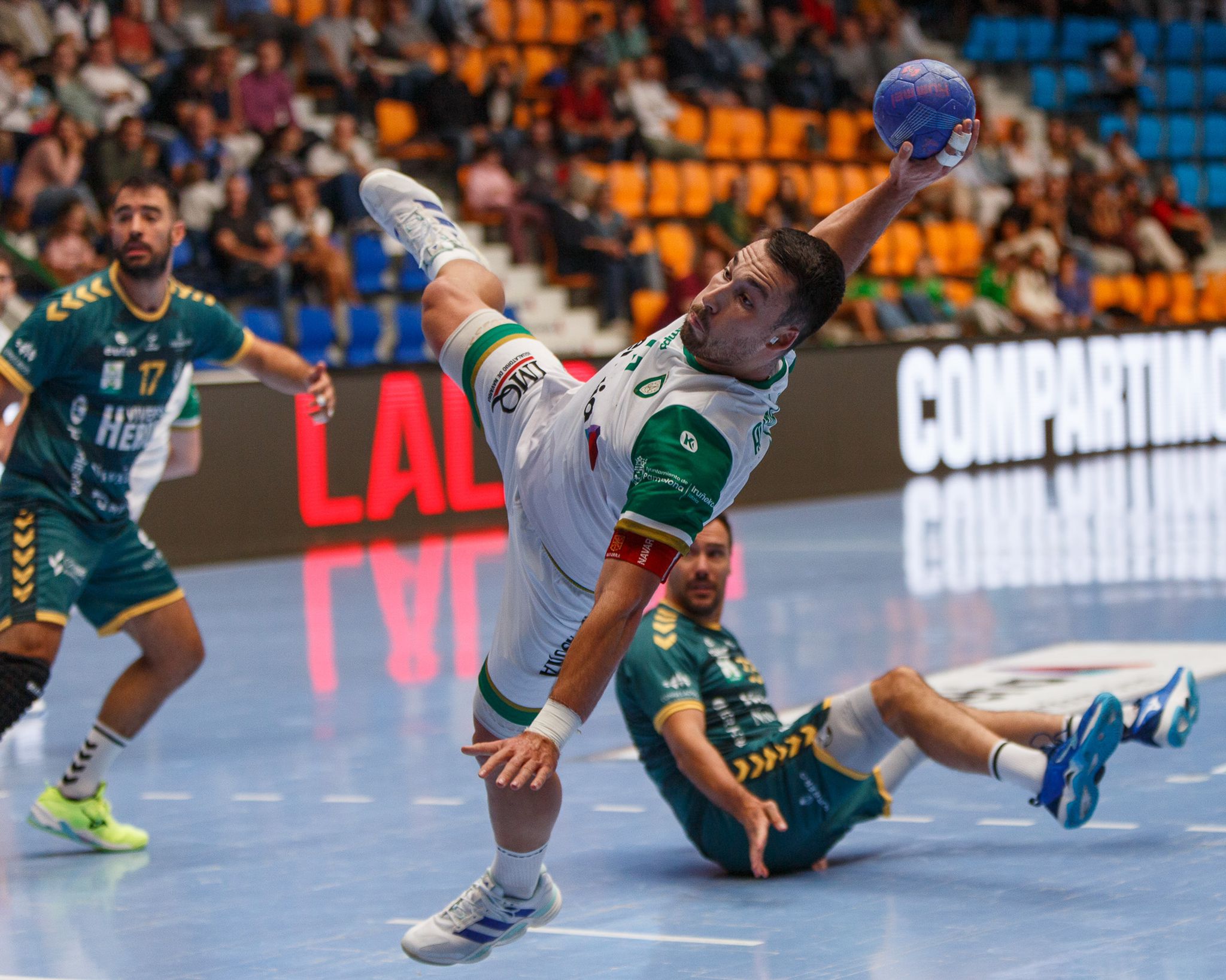 Aitor García: "Me he fijado en Carlos Chocarro para ser capitán de Anaitasuna" Aitor García: "Me he fijado en Carlos Chocarro para ser capitán de Anaitasuna"