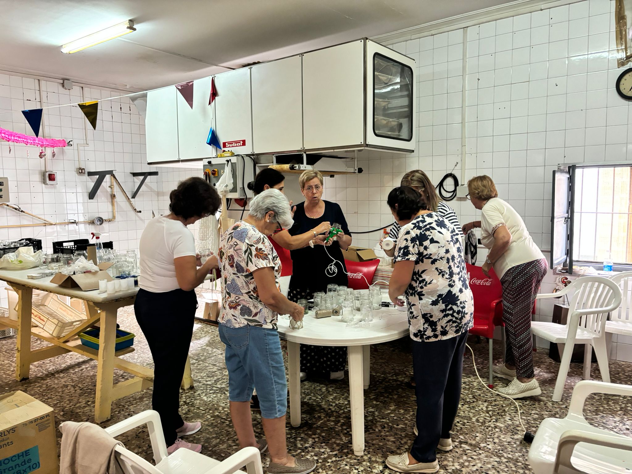 Vecinas y sobre todo, amigas: la historia de hermandad de la calle San José de Puerto Real que merece un premio Vecinas y sobre todo, amigas: la historia de hermandad de la calle San José de Puerto Real que merece un premio