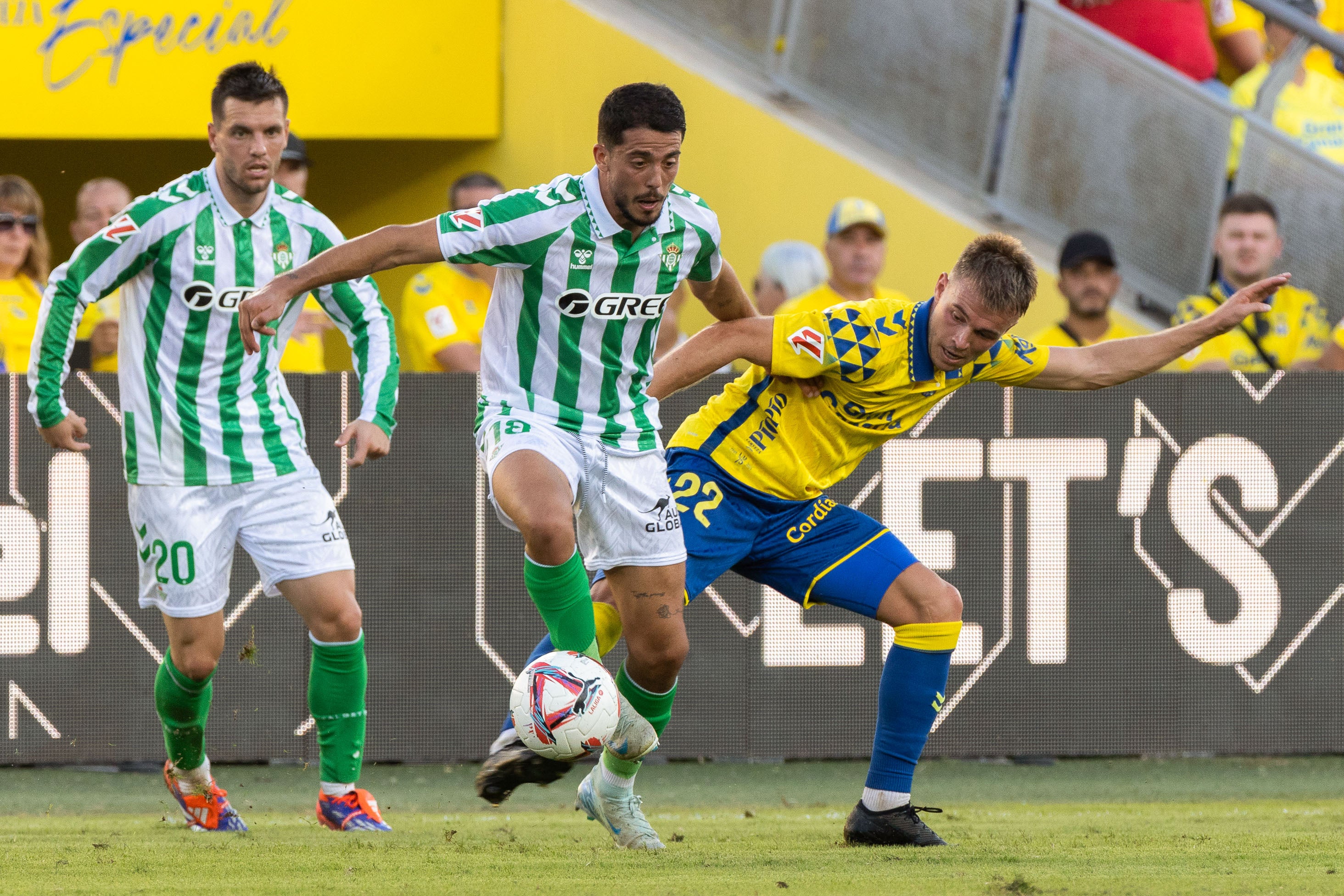 Fornals vuelve al grupo a dos días del Valladolid-Betis Fornals vuelve al grupo a dos días del Valladolid-Betis