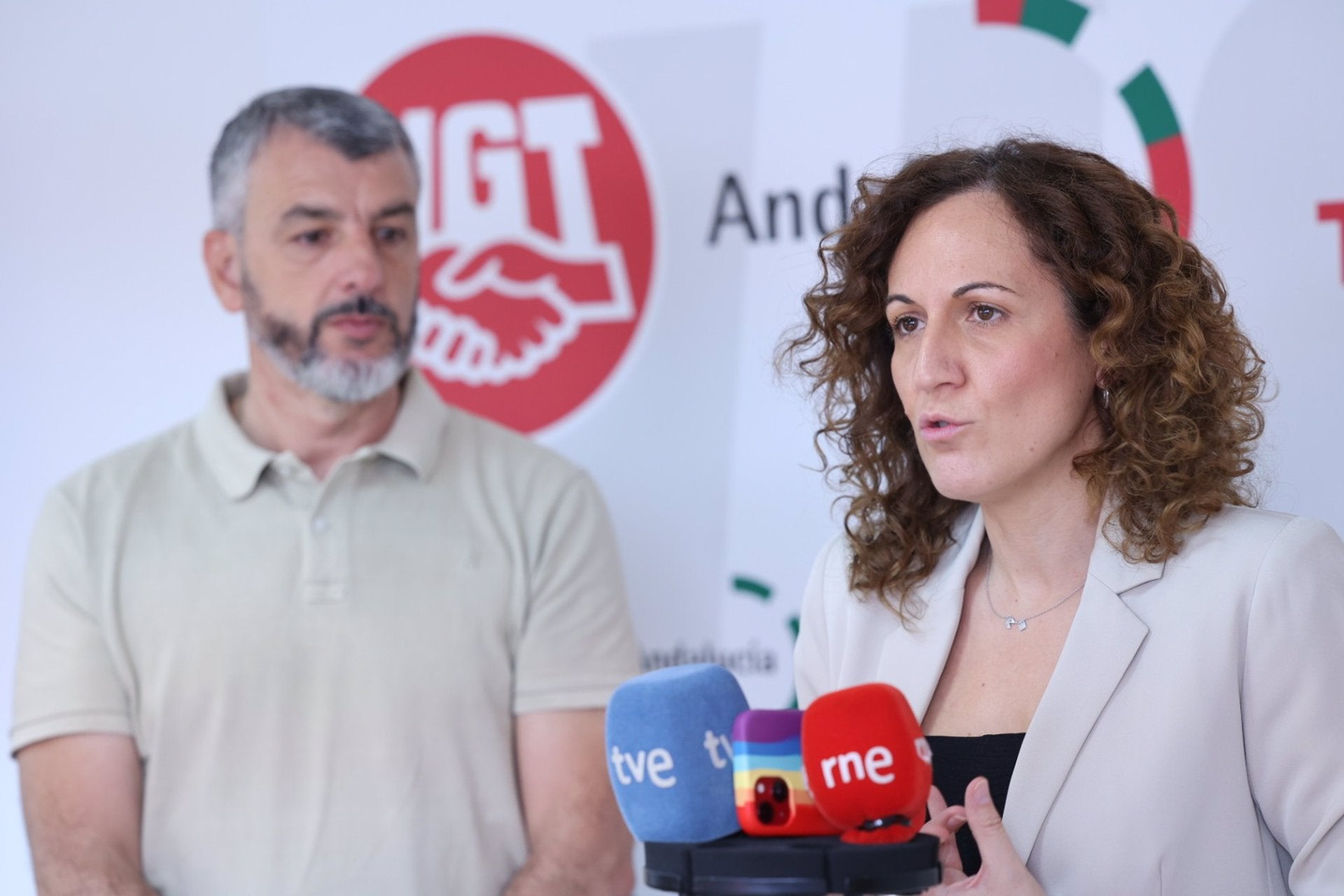 CCOO y UGT se concentran este jueves en todas las capitales de provincia andaluzas en defensa de la reducción de jornada CCOO y UGT se concentran este jueves en todas las capitales de provincia andaluzas en defensa de la reducción de jornada