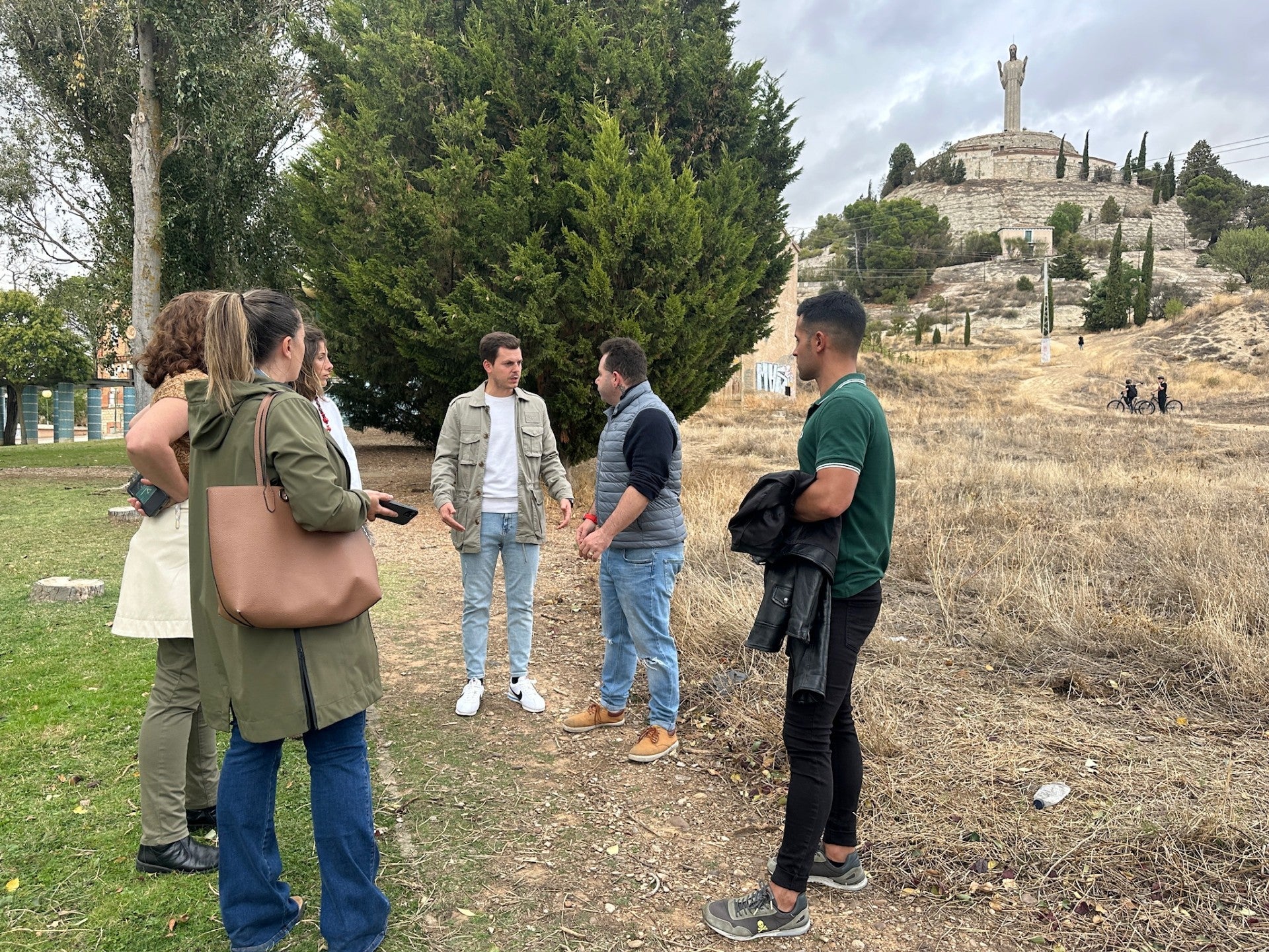 El Grupo Popular recorre El Cristo y toma nota de las necesidades y mejoras urgentes del barrio El Grupo Popular recorre El Cristo y toma nota de las necesidades y mejoras urgentes del barrio