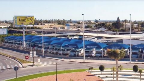 Instalaciones de Caravanas Cruz en la Avenida de Dolores, n&uacute;mero 1