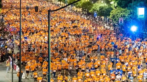 Sevilla celebra este viernes su XXXVI Carrera Nocturna del Guadalquivir con más de 21.300 personas Sevilla celebra este viernes su XXXVI Carrera Nocturna del Guadalquivir con más de 21.300 personas