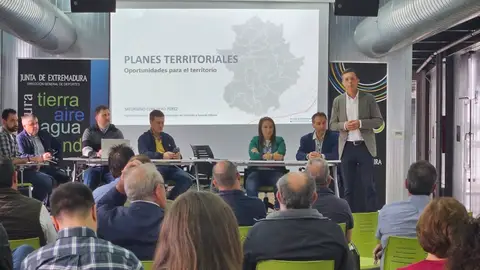 La Junta presenta a 29 municipios el Plan Territorial de Valle del Ambroz, Tierras de Granadilla y Las Hurdes La Junta presenta a 29 municipios el Plan Territorial de Valle del Ambroz, Tierras de Granadilla y Las Hurdes