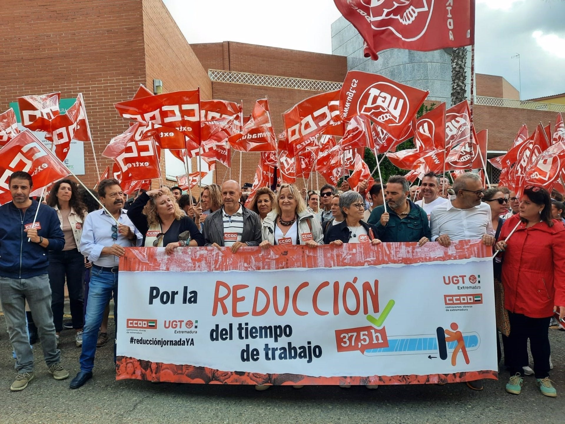CCOO denunciará el despido de las trabajadoras de limpieza de Servicios Sociales de la Junta por convocar huelga CCOO denunciará el despido de las trabajadoras de limpieza de Servicios Sociales de la Junta por convocar huelga