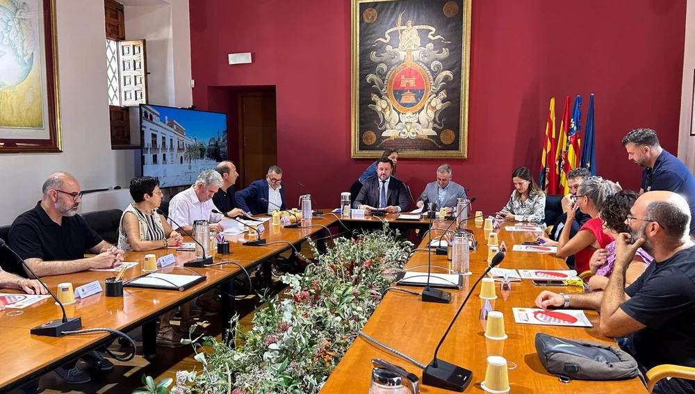 Reunión del conseller de Agricultura en el Ayuntamiento de Elche. Reunión del conseller de Agricultura en el Ayuntamiento de Elche.