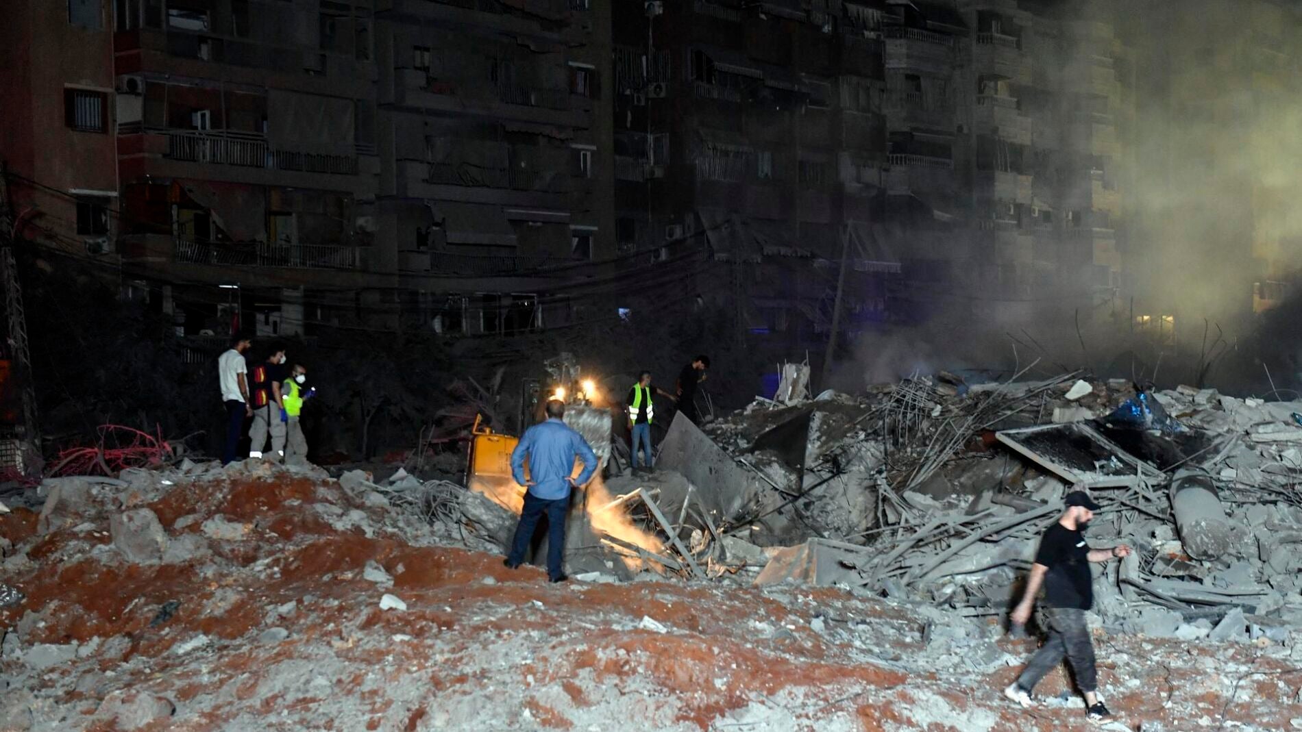 Israel vuelve a bombardear Beirut horas después de atacar la sede central de Hezbolá | Onda Cero Radio