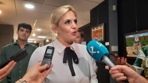 Elena Manzano confía en llegar a un acuerdo de cara a las cuentas del 2025 e insiste en la "mano tendida" de la Junta a los Grupos Elena Manzano confía en llegar a un acuerdo de cara a las cuentas del 2025 e insiste en la "mano tendida" de la Junta a los Grupos