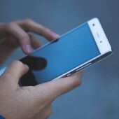 La consolidación de los smartphones, internet, las redes y los 'streamers' tienen gran parte de culpa con la desinformación