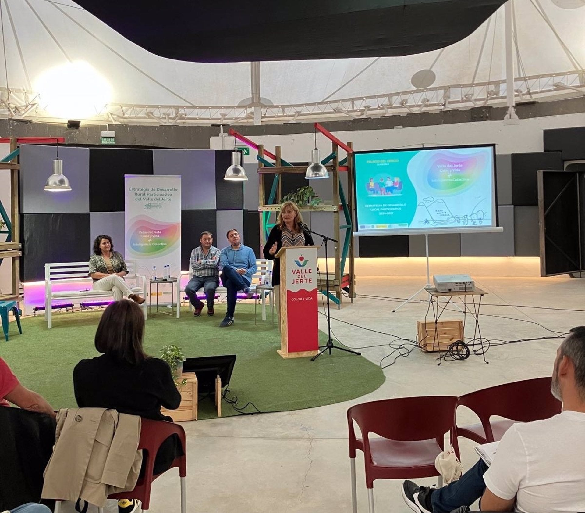 La Junta apoya el "ambicioso" proyecto de Estrategia de Desarrollo Local Participativo 2024-2027 para el Valle del Jerte La Junta apoya el "ambicioso" proyecto de Estrategia de Desarrollo Local Participativo 2024-2027 para el Valle del Jerte